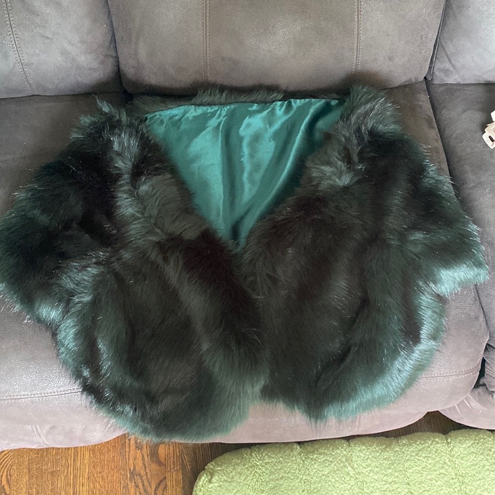 Luxurious Dark Green Faux Fur Poncho